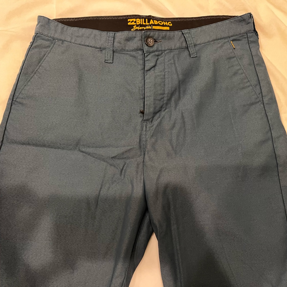 Men’s Billabong Submersible shorts. Size 33.
